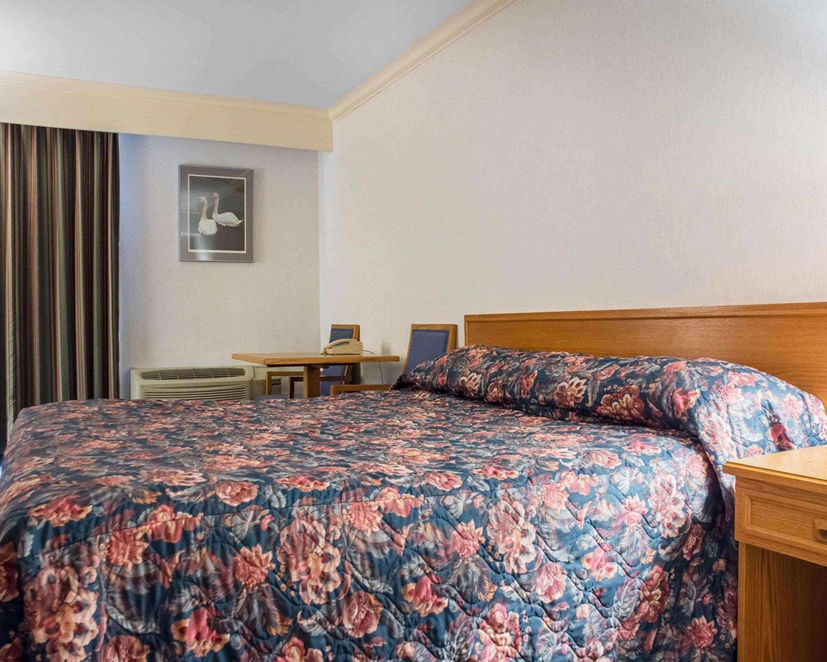 Econo Lodge By The Falls Niagara Falls Exterior photo
